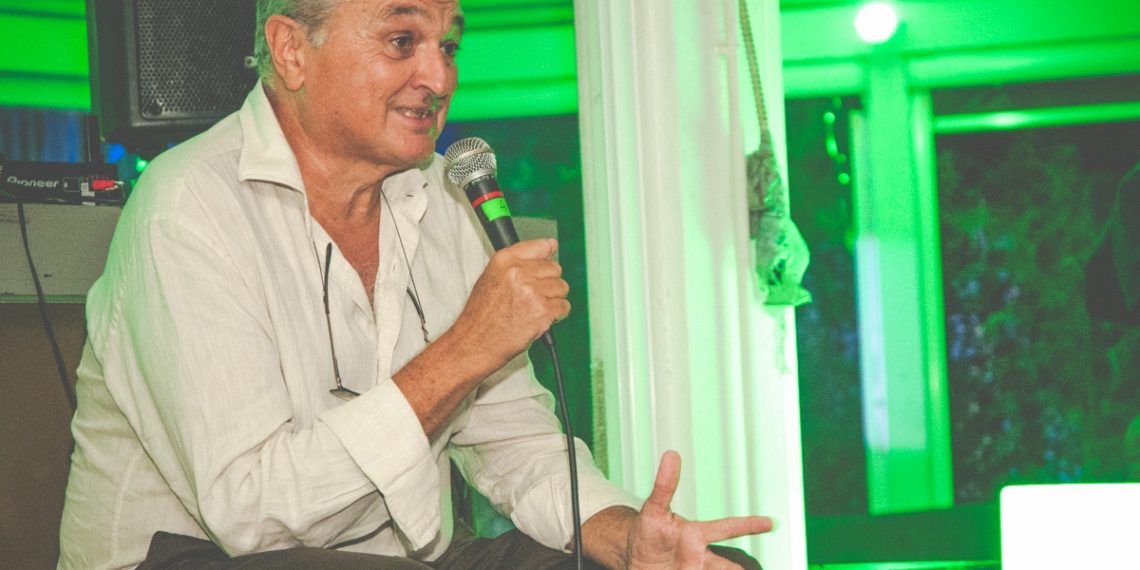 Incontro-aperitivo con il Prof. Cosenza